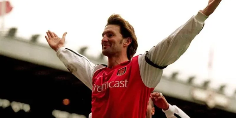 Tony Adams, đội trưởng huyền thoại của Arsenal